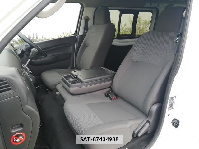 Nissan Caravan 2023-05 7819963-10