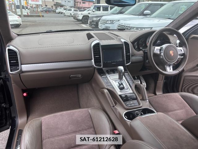 Porsche CAYENNE 2013-06 7812568-2