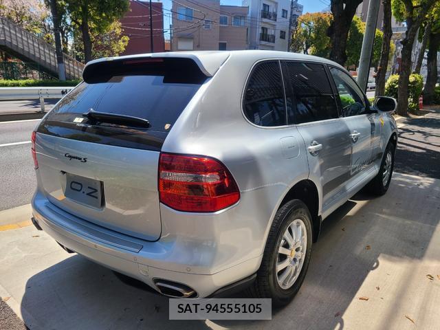 Porsche CAYENNE 2007-04 7813677-12