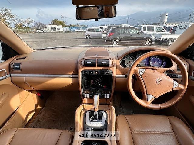 Porsche CAYENNE 2006-04 7813960-2