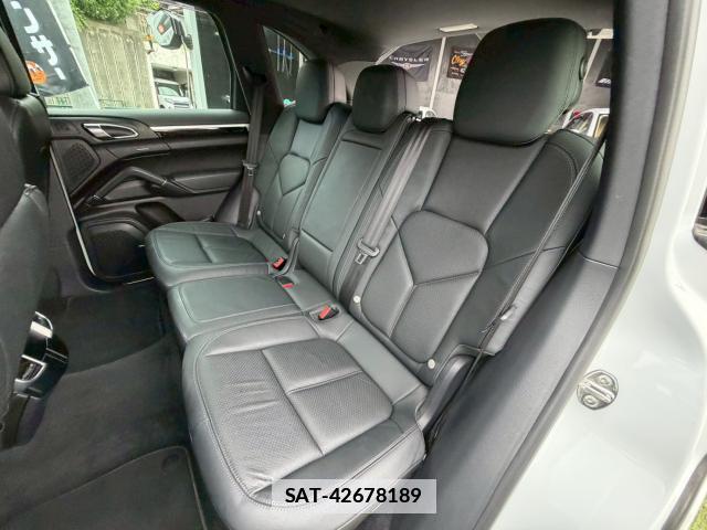 Porsche CAYENNE 2014-07 7818895-17