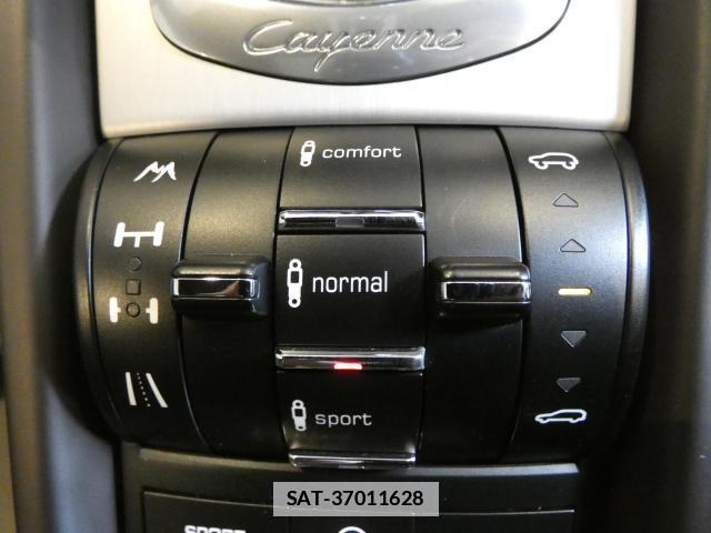 Porsche CAYENNE 2011-08 7820224-16