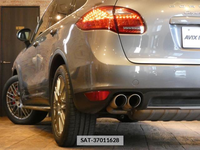 Porsche CAYENNE 2011-08 7820224-6