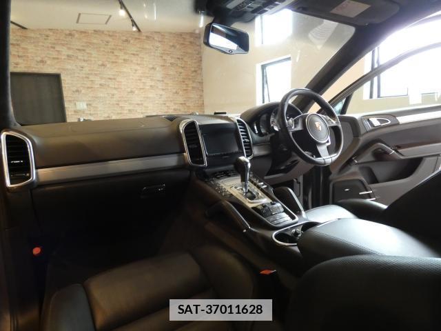 Porsche CAYENNE 2011-08 7820224-9