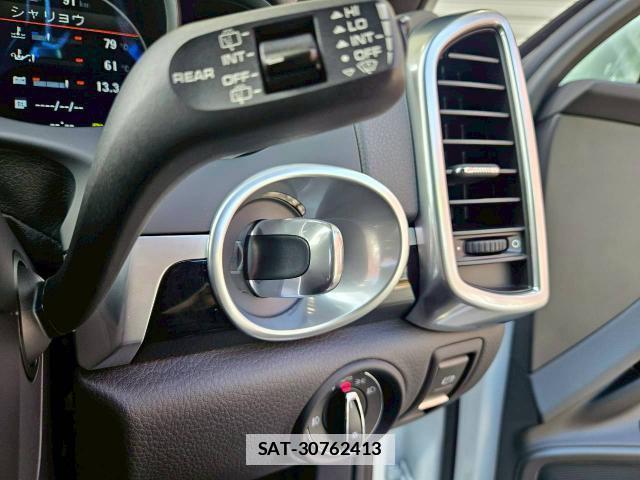 Porsche CAYENNE 2016-07 7820309-12