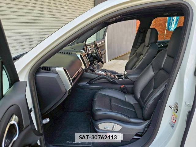 Porsche CAYENNE 2016-07 7820309-15