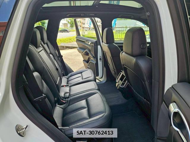 Porsche CAYENNE 2016-07 7820309-17