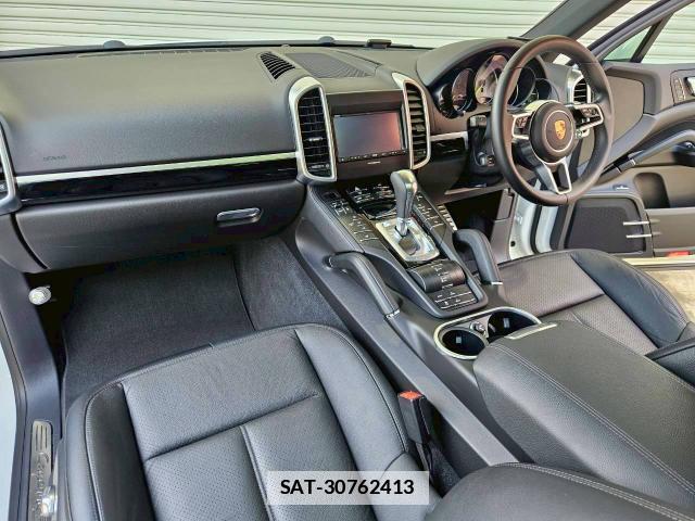 Porsche CAYENNE 2016-07 7820309-7