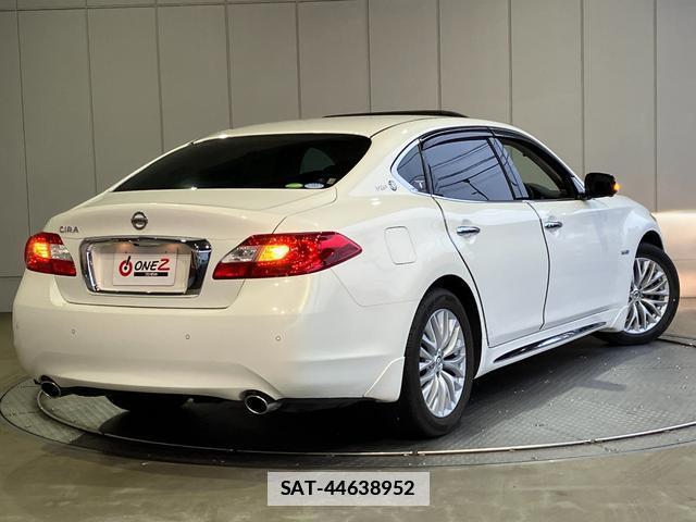 Nissan CIMA 2017-07 7816861-1