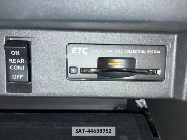 Nissan CIMA 2017-07 7816861-12