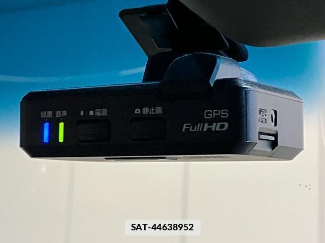 Nissan CIMA 2017-07 7816861-14