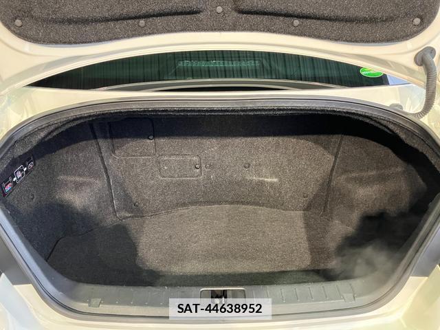 Nissan CIMA 2017-07 7816861-18