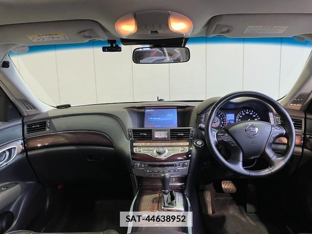 Nissan CIMA 2017-07 7816861-2