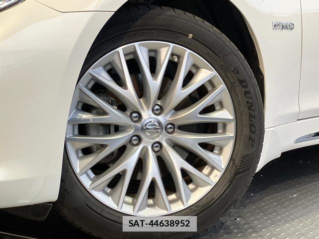 Nissan CIMA 2017-07 7816861-4