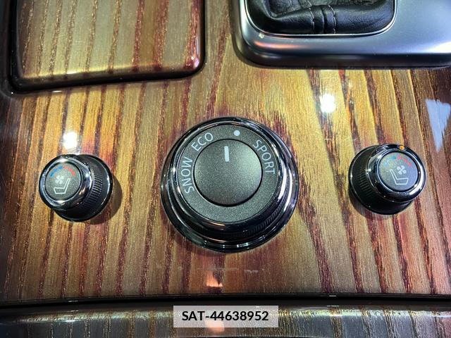 Nissan CIMA 2017-07 7816861-8