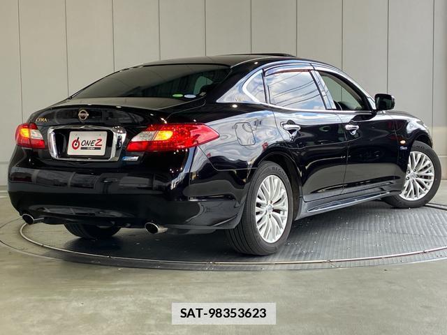 Nissan CIMA 2017-02 7816863-1