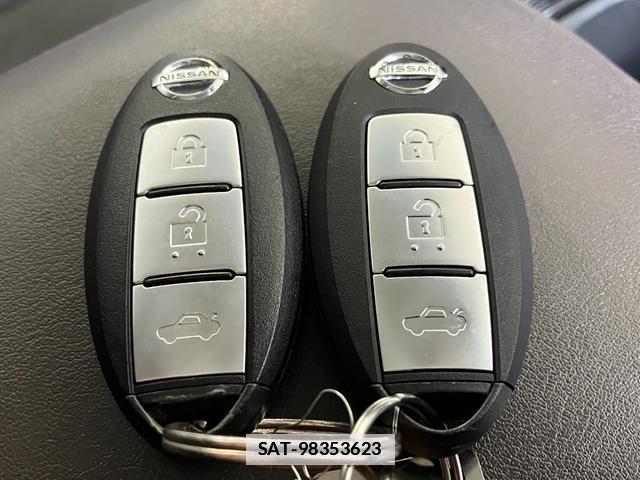 Nissan CIMA 2017-02 7816863-13