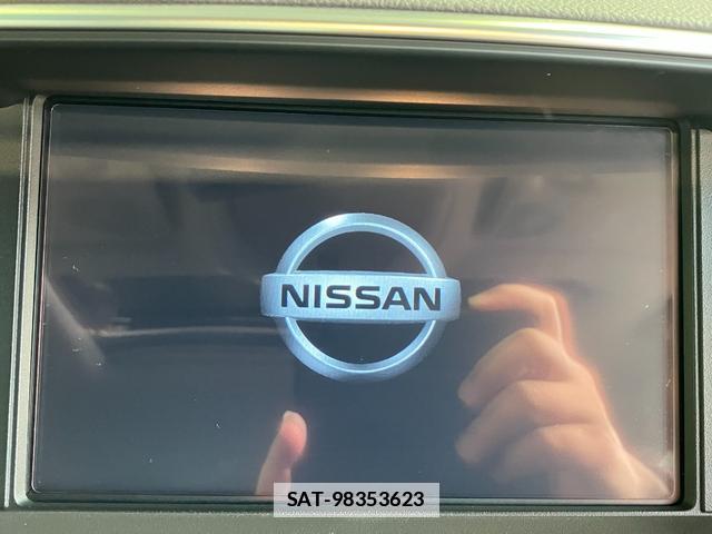 Nissan CIMA 2017-02 7816863-5