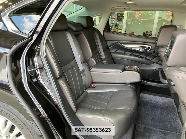 Nissan CIMA 2017-02 7816863-7