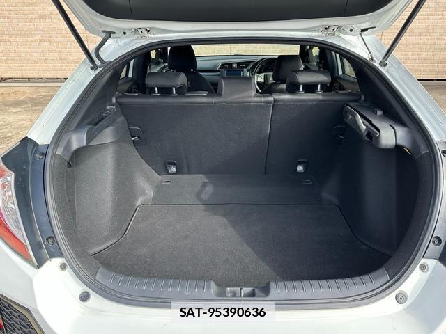 Honda CIVIC 2019-06 7819729-14