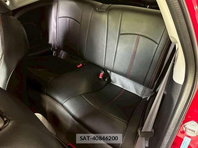 Honda CR-Z 2010-03 7812532-10
