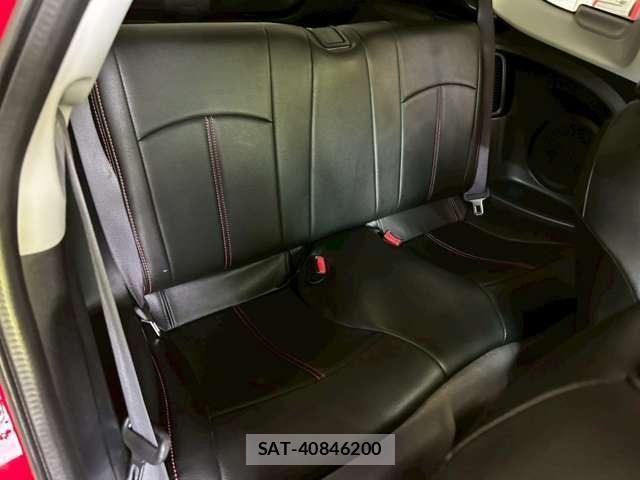 Honda CR-Z 2010-03 7812532-7