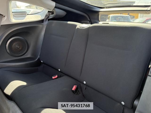 Honda CR-Z 2011-03 7819133-12