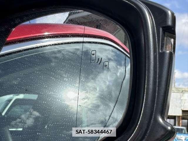 Toyota CROWN COMFORT 2022-09 7814297-17