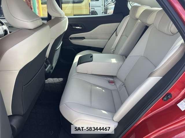 Toyota CROWN COMFORT 2022-09 7814297-5