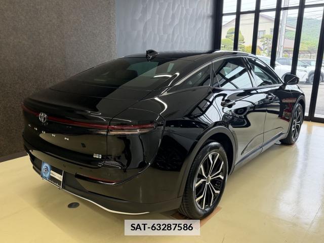 Toyota Crown Crossover 2022-12 7814349-1