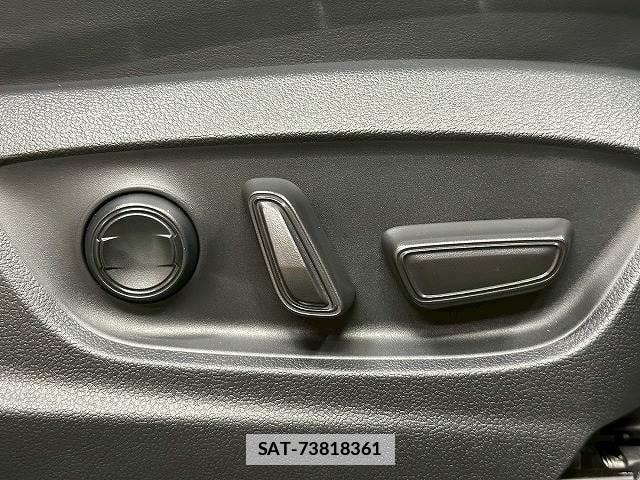 Toyota Crown Crossover 2023-05 7819041-7
