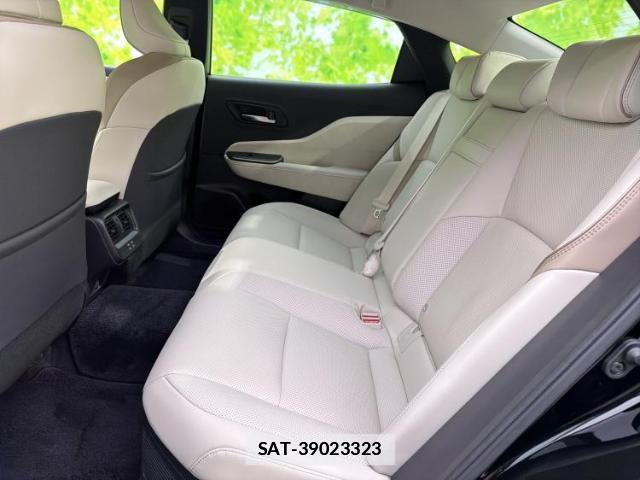 Toyota Crown Crossover 2023-04 7821066-6