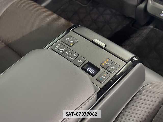 Toyota Crown Crossover 2022-11 7822722-8