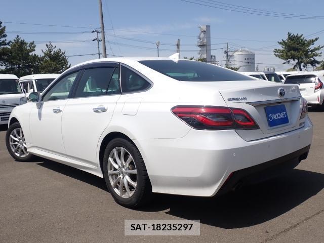 Toyota CROWN HYBRID 2021-04 7811385-1