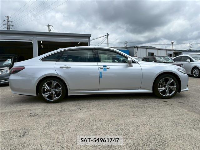 Toyota CROWN HYBRID 2022-05 7812396-14