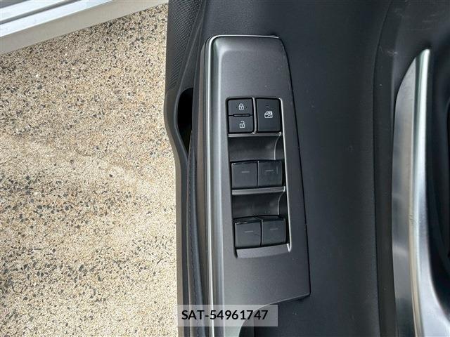 Toyota CROWN HYBRID 2022-05 7812396-17