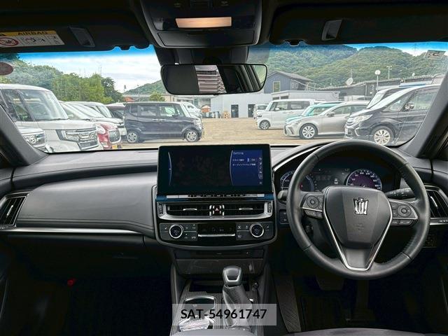 Toyota CROWN HYBRID 2022-05 7812396-2
