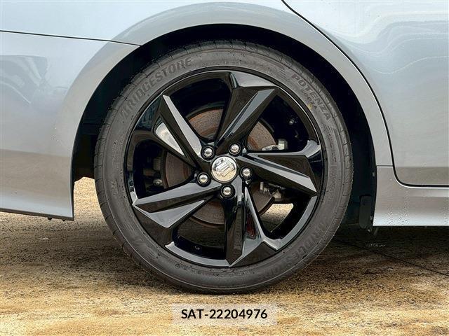 Toyota CROWN HYBRID 2018-06 7812398-15