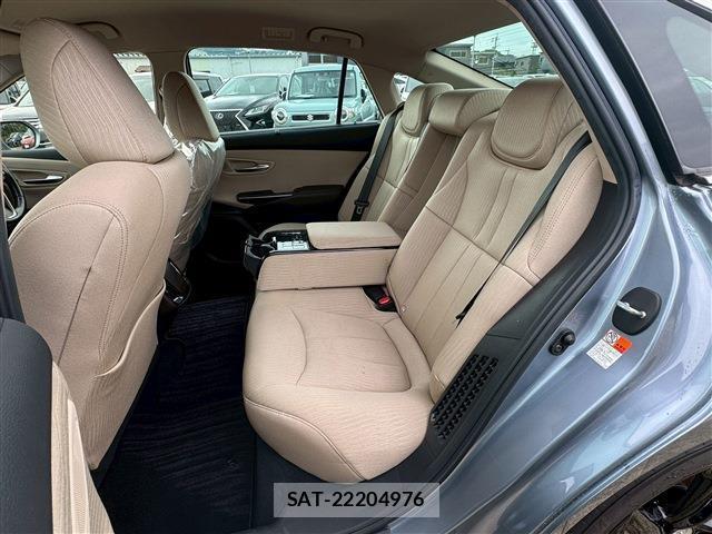 Toyota CROWN HYBRID 2018-06 7812398-5