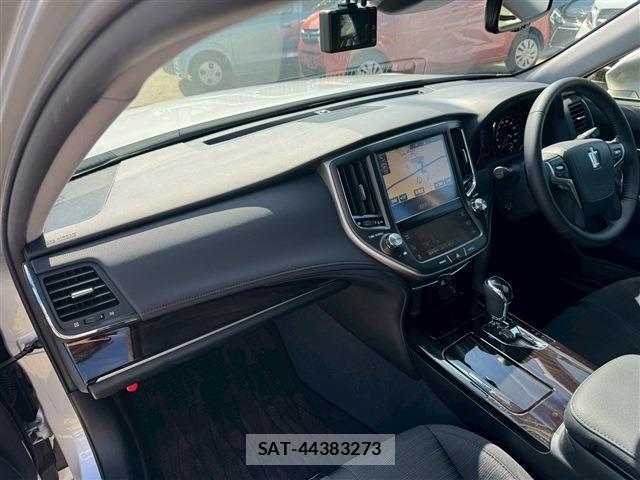Toyota CROWN HYBRID 2017-09 7812400-3