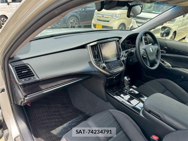 Toyota CROWN HYBRID 2017-05 7812404-3