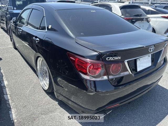 Toyota CROWN HYBRID 2017-04 7813445-3