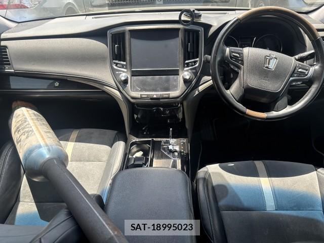 Toyota CROWN HYBRID 2017-04 7813445-7