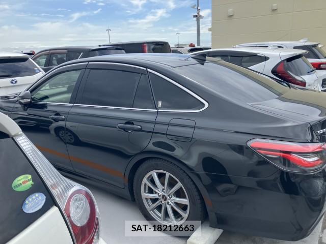 Toyota CROWN HYBRID 2020-08 7813466-2