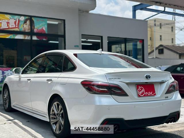 Toyota CROWN HYBRID 2021-11 7813895-11