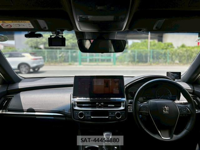 Toyota CROWN HYBRID 2021-11 7813895-12