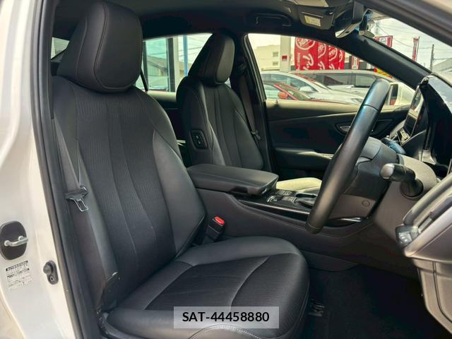 Toyota CROWN HYBRID 2021-11 7813895-14