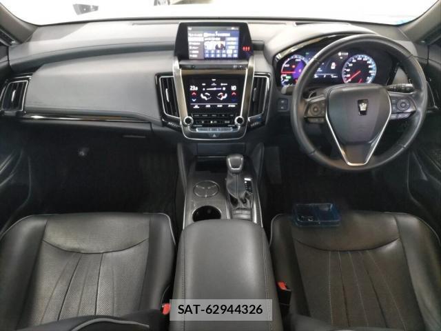 Toyota CROWN HYBRID 2019-08 7814963-2