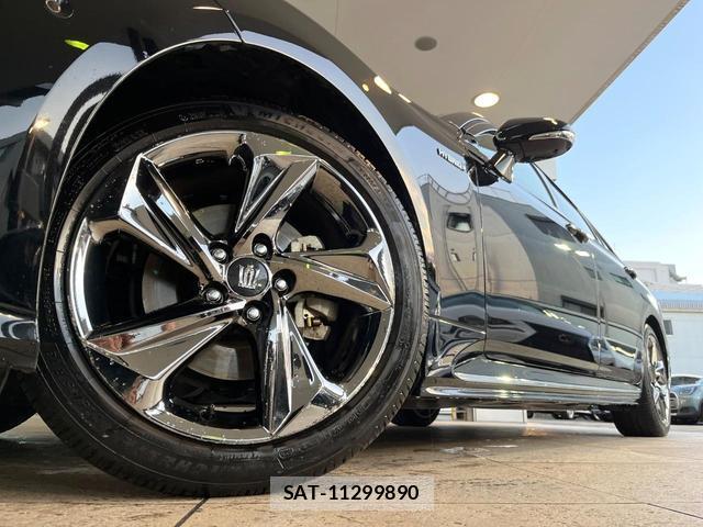 Toyota CROWN HYBRID 2018-08 7815205-12