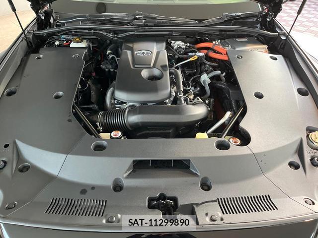 Toyota CROWN HYBRID 2018-08 7815205-17